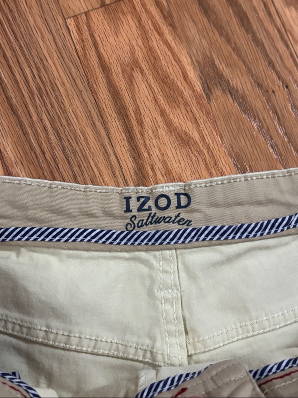 Izod Light Yellow Flat Front Men's Shorts, classic fit, 40 - Picture 4 of 7